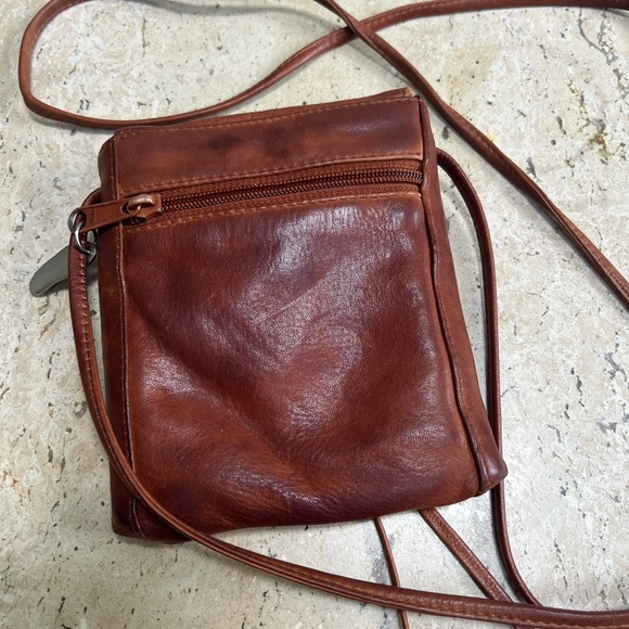 Kenneth Cole Football Inspired Small Crossbody Leather Bag Made in India - Picture 2 of 7
